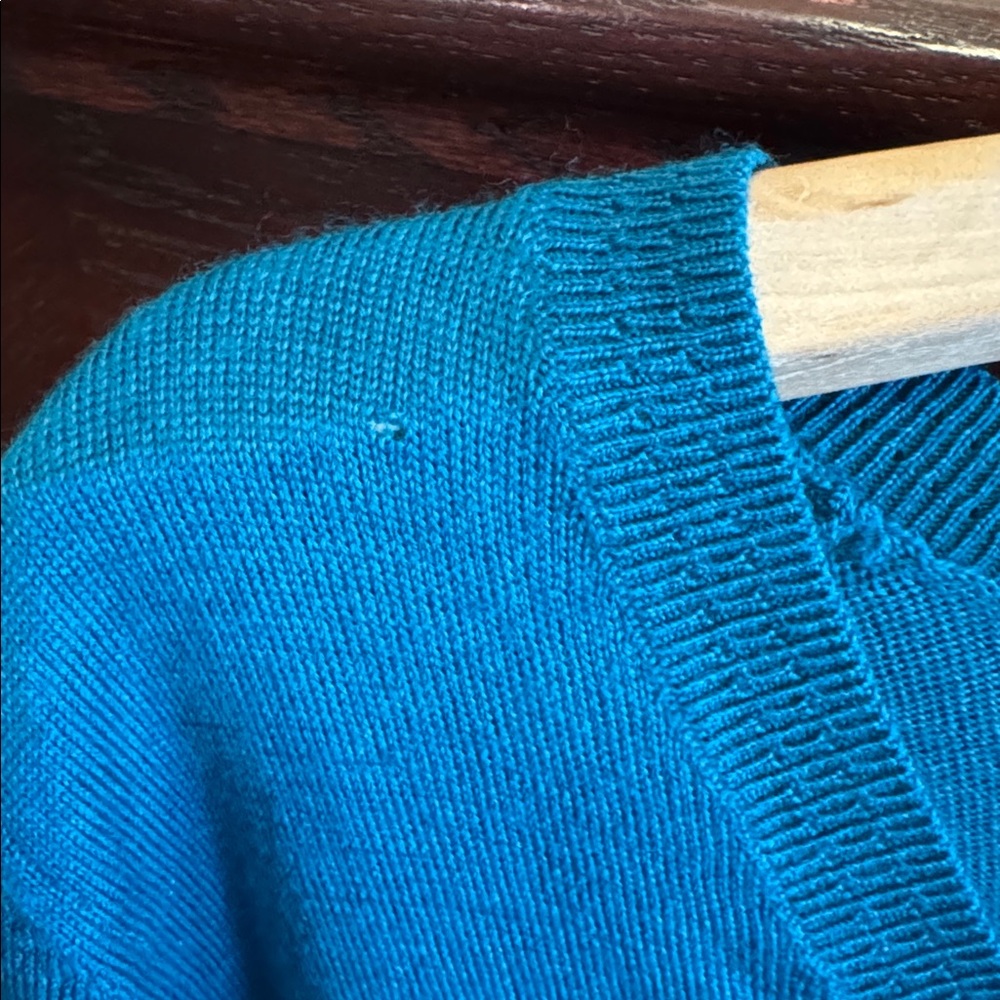 Banana Republic Teal V-Neck 100% Merino Wool Casual Sweater - Women's Medium - Picture 4 of 9